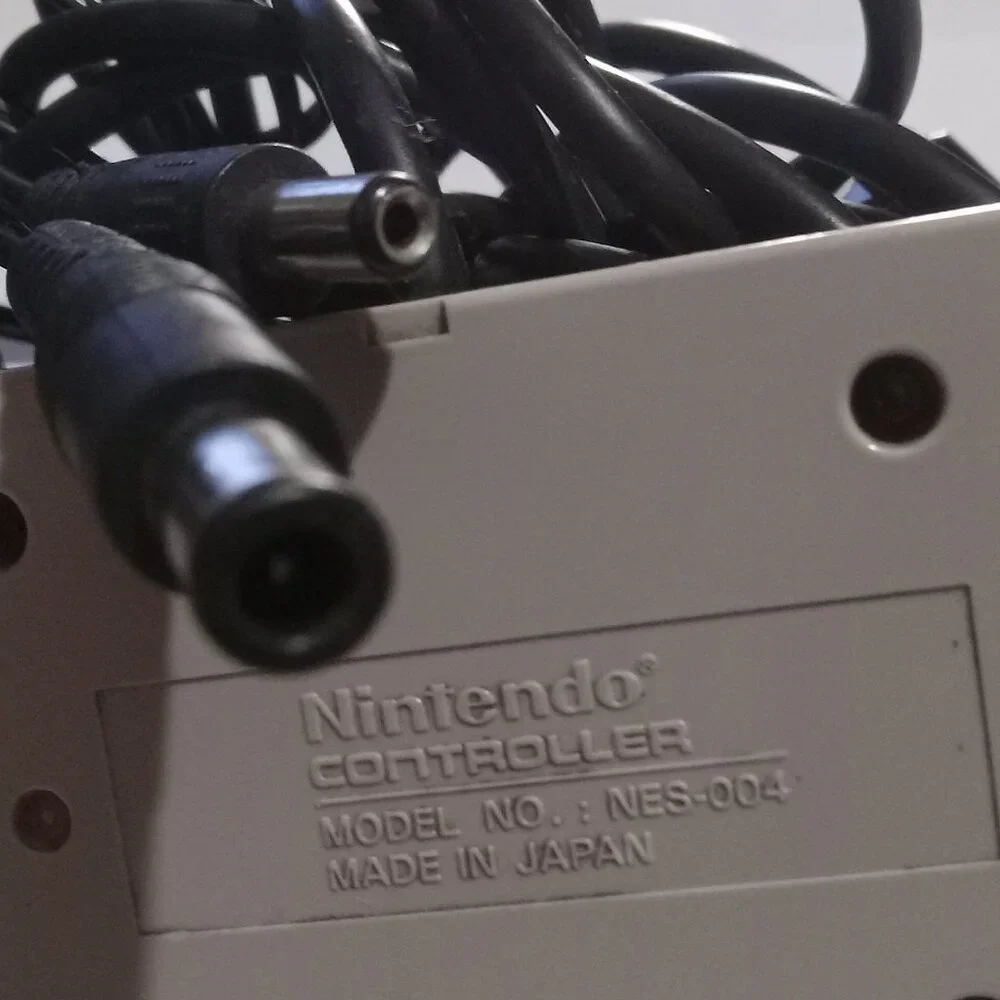 NES Controller + NES /SNES / Genesis AC Adapter BUNDLE 1 Lot of 2 items